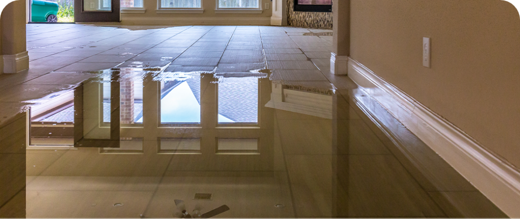 Dégât d’eau dans une maison après une inondation